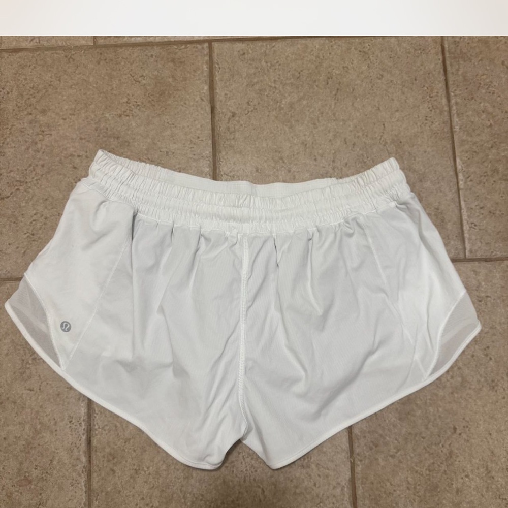 Lululemon Hotty Hot 2.5” size 4